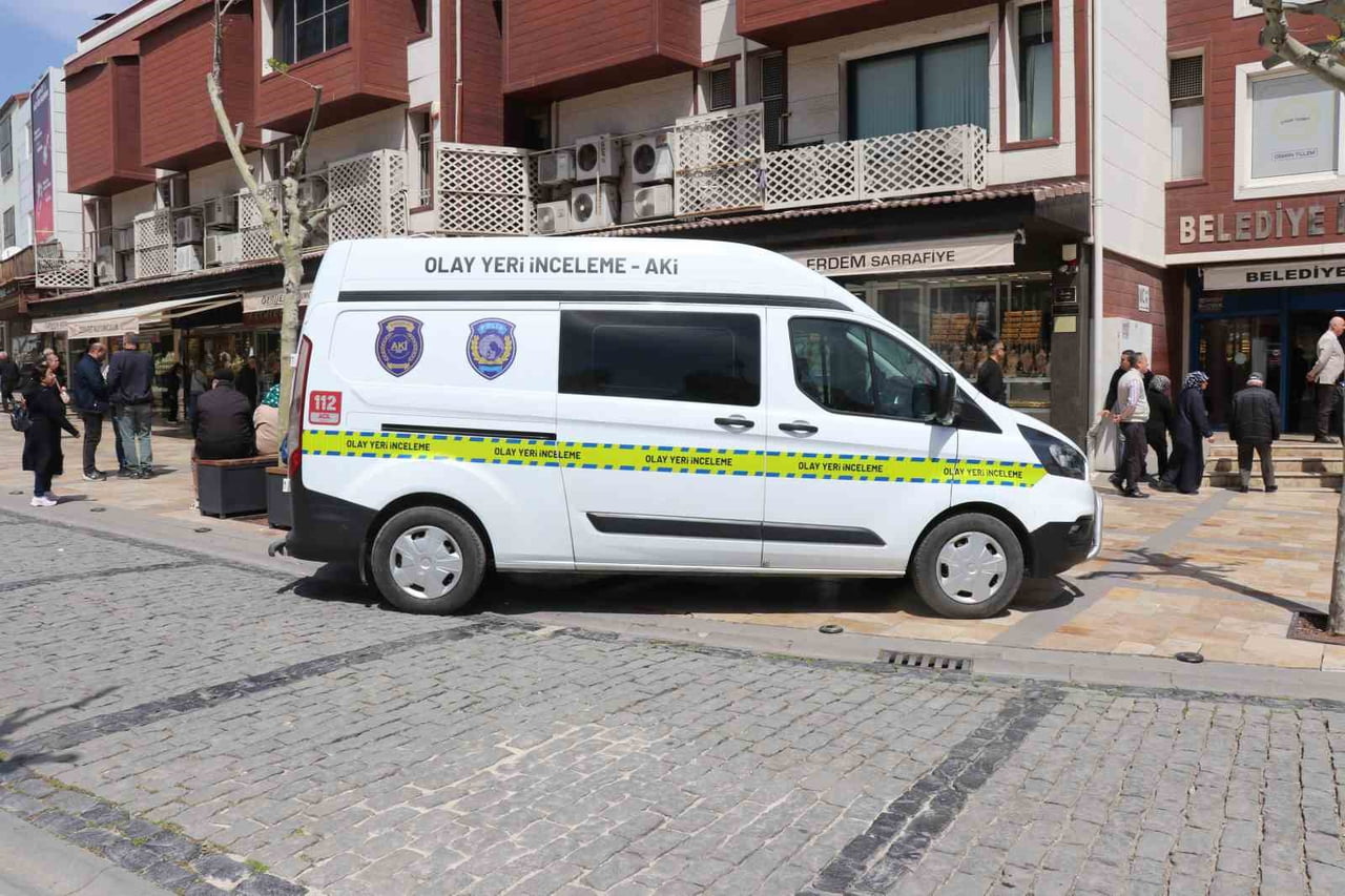 DENİZLİ’NİN MERKEZEFENDİ İLÇESİNDE ALACAK VERECEK MESELESİ NEDENİYLE ÇIKAN KAVGADA BİR KİŞİ...