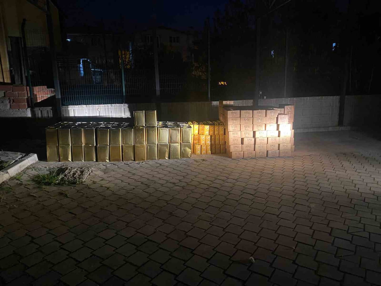 DENİZLİ’NİN PAMUKKALE İLÇESİNDE BİR İŞLETMEDE SAHTE VE ETİKETSİZ BAL ÜRETİMİ YAPILDIĞI İHBARI...