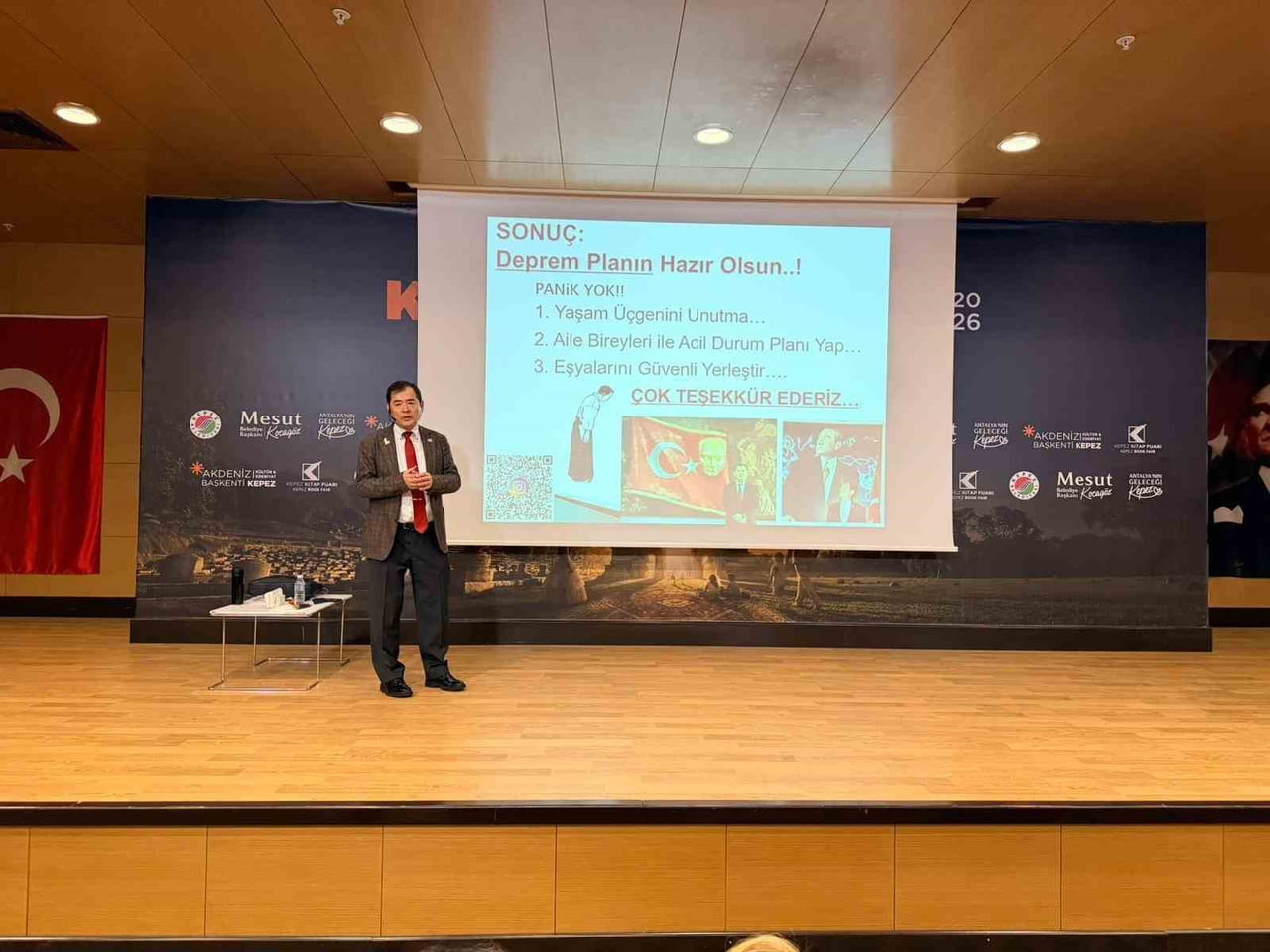 DEPREM UZMANI YOSHİNORİ MORİWAKİ, KEPEZ KİTAP FUARI'NDA ANTALYALI ÇOCUKLARLA BİR ARAYA GELEREK...