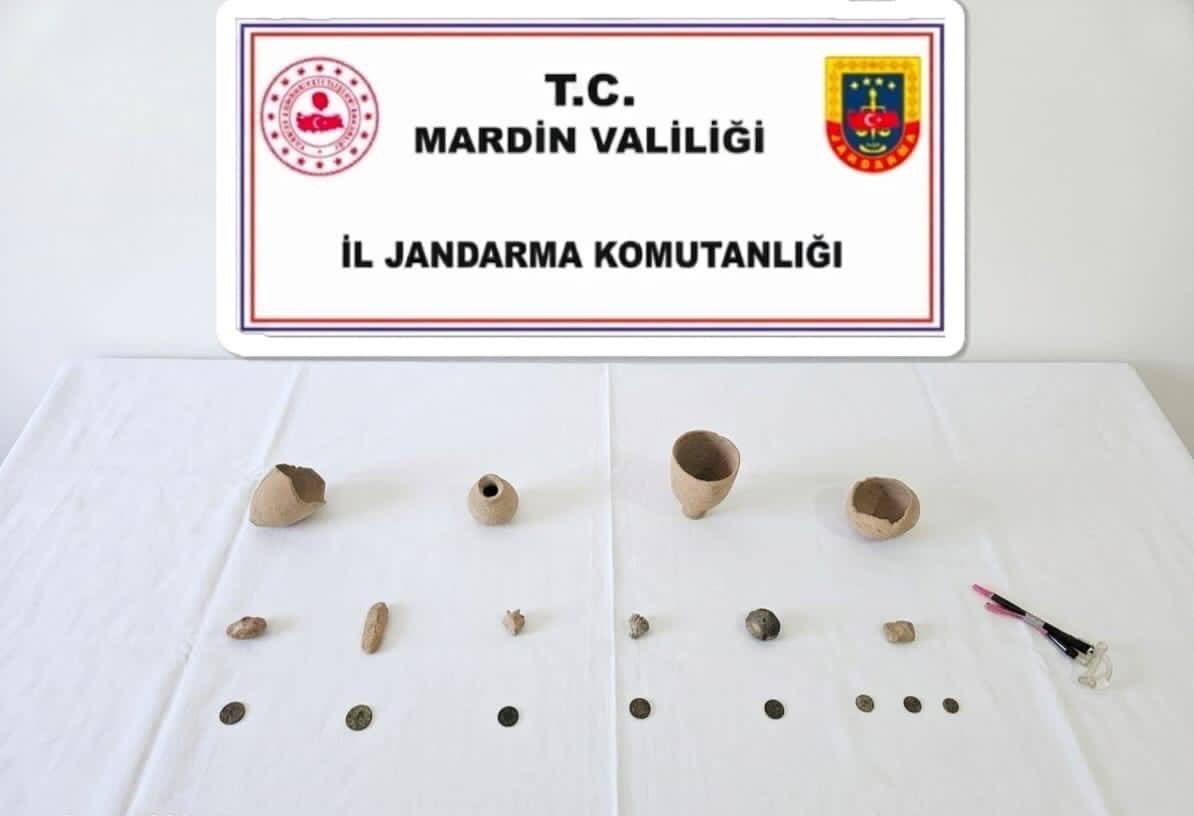 DERİK VE KIZILTEPE’DE EŞ ZAMANLI DÜZENLENEN OPERASYONDA UZUN NAMLULU SİLAHLAR, RUHSATSIZ...