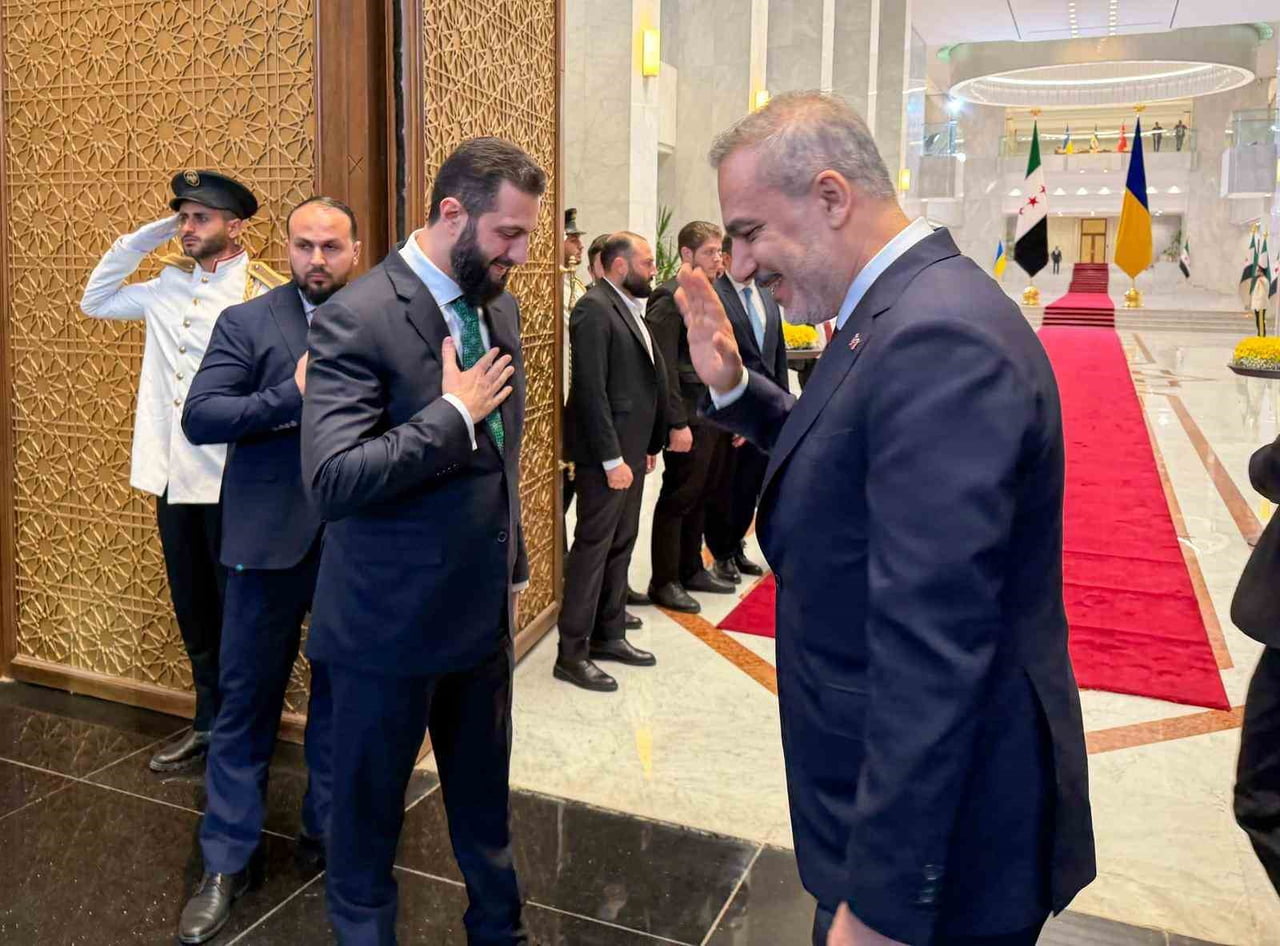 DIŞİŞLERİ BAKANI HAKAN FİDAN, SURİYE DEVLET BAŞKANI AHMED EŞ-ŞARA İLE BİR ARAYA GELDİ.
