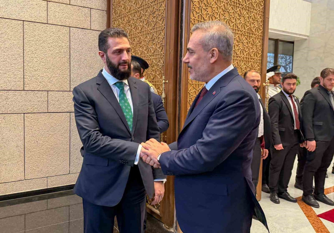 DIŞİŞLERİ BAKANI HAKAN FİDAN, SURİYE DEVLET BAŞKANI AHMED EŞ-ŞARA İLE BİR ARAYA GELDİ.