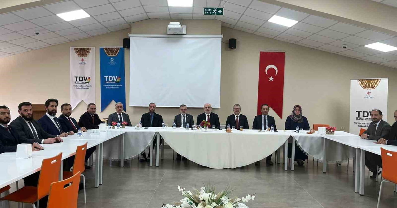 DİYANET İŞLERİ BAŞKAN YARDIMCISI DR. HAFIZ OSMAN ŞAHİN VE TÜRKİYE DİYANET VAKFI GENEL MÜDÜRÜ İZANİ...