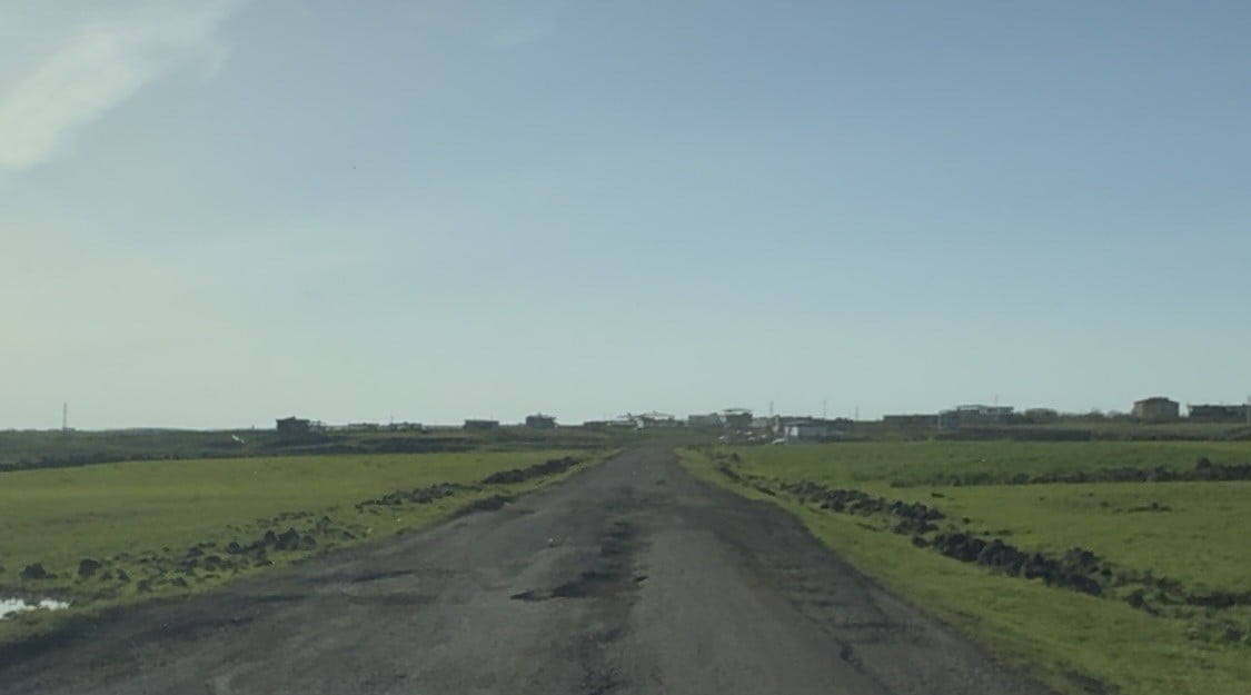 DİYARBAKIR'DA BAZI KIRSAL MAHALLE YOLLARI YOĞUN YAĞIŞLARIN ARDINDAN BOZULDU. VATANDAŞLAR, KÖSTEBEK...