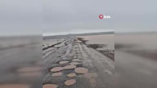 Diyarbakır'da bozuk yollar sağanakla doldu