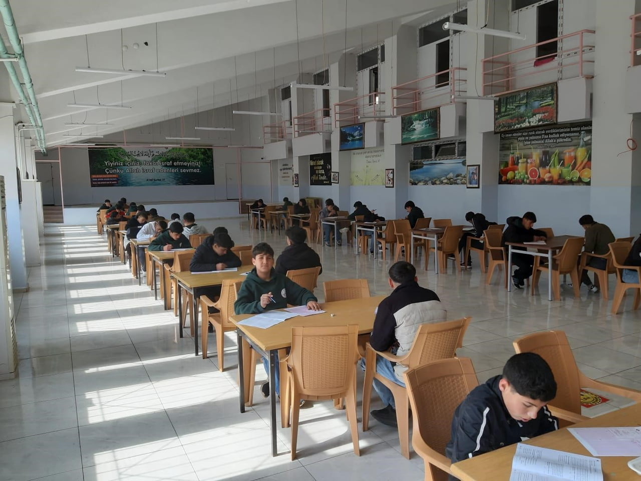 DİYARBAKIR'DA EĞİL BELEDİYESİ TARAFINDAN ORTAOKUL ÖĞRENCİLERİNE DENEME SINAVI DESTEĞİ...