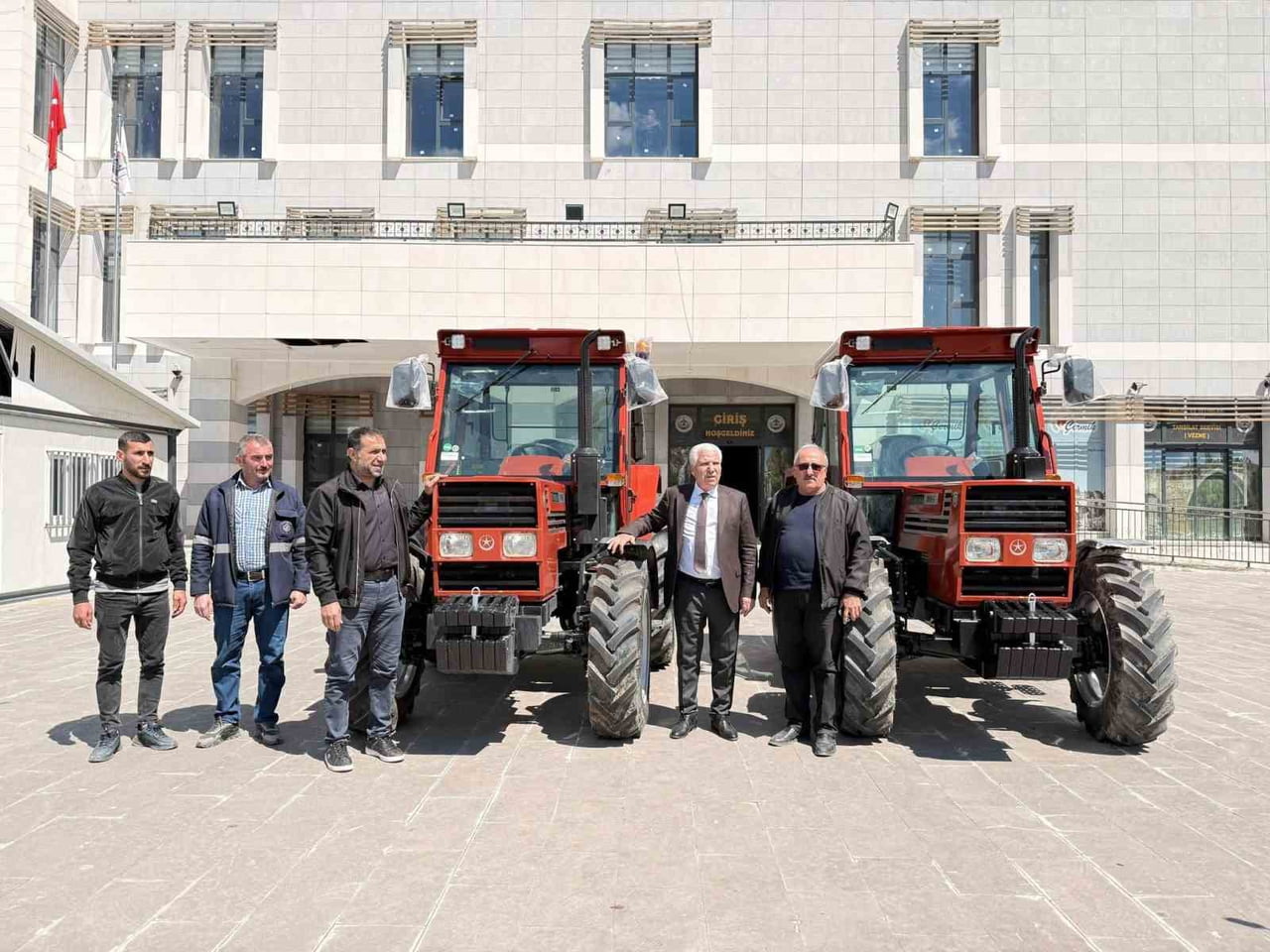 DİYARBAKIR'IN ÇERMİK İLÇE BELEDİYESİ ARAÇ FİLOSUNU GENİŞLETMEYE DEVAM EDİYOR.