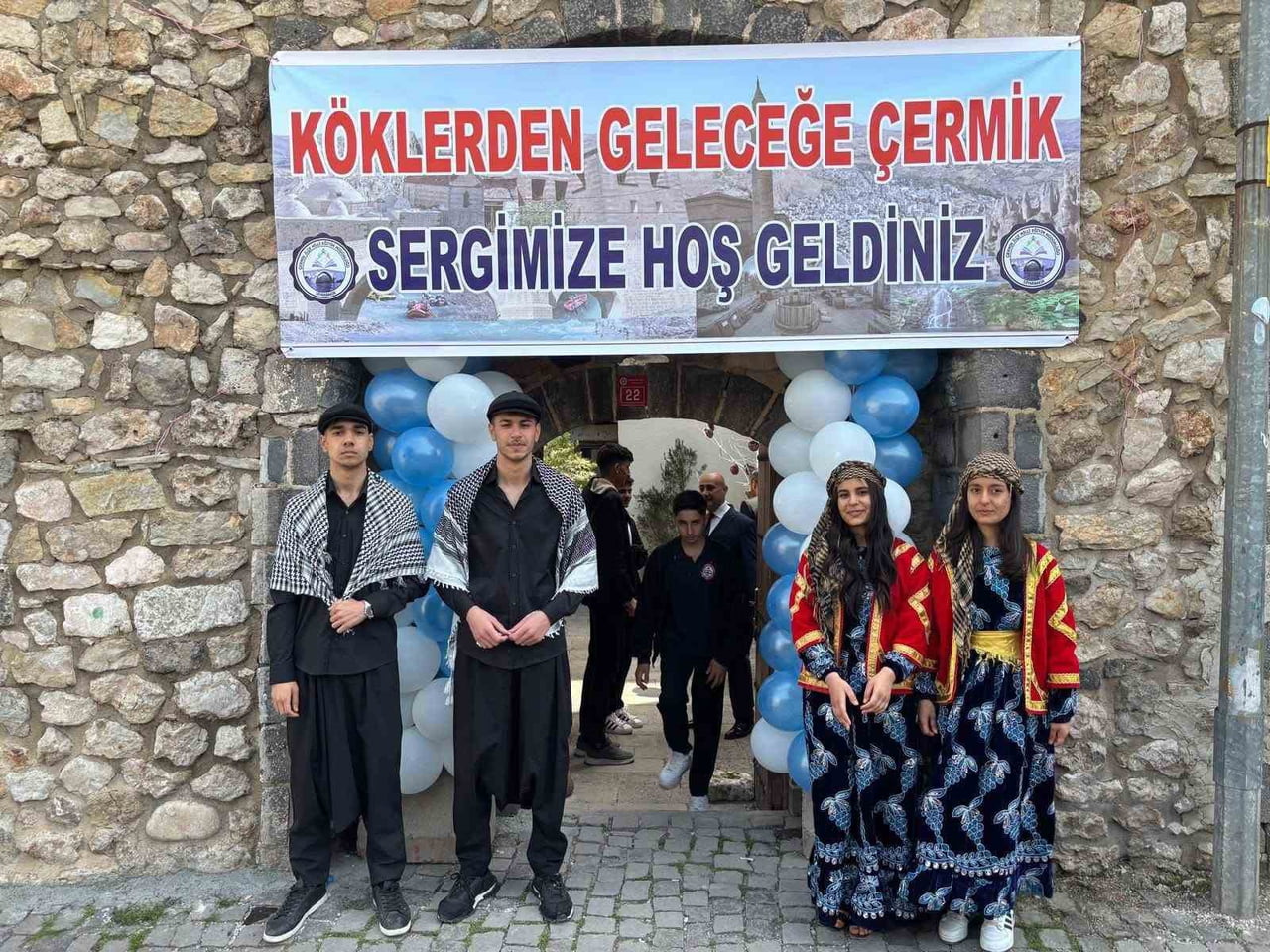 DİYARBAKIR'IN ÇERMİK İLÇESİNDE ÖĞRENCİLER 'KÖKLERDEN GELECEĞE ÇERMİK' ETKİNLİĞİ...
