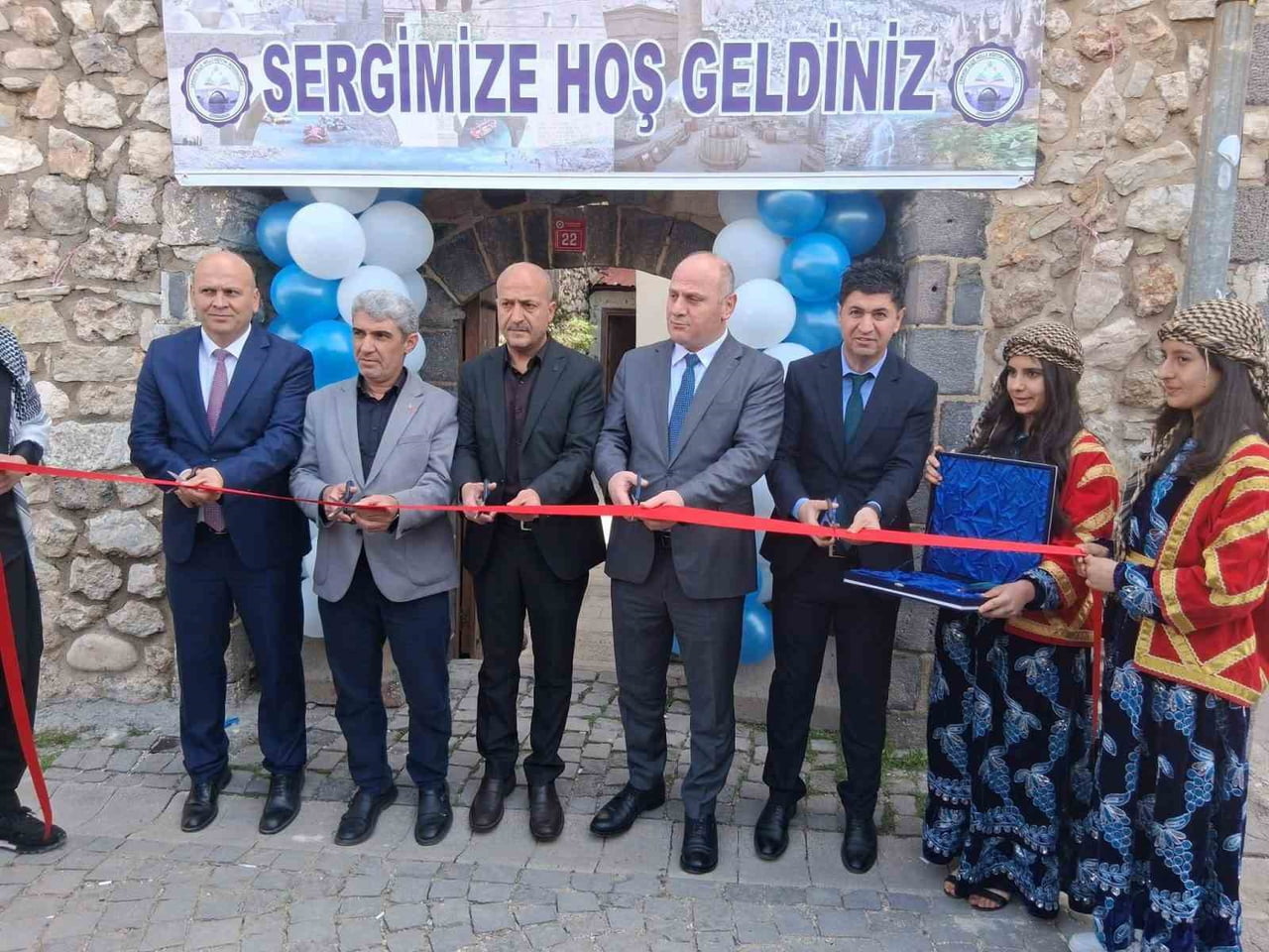 DİYARBAKIR'IN ÇERMİK İLÇESİNDE ÖĞRENCİLER 'KÖKLERDEN GELECEĞE ÇERMİK' ETKİNLİĞİ...