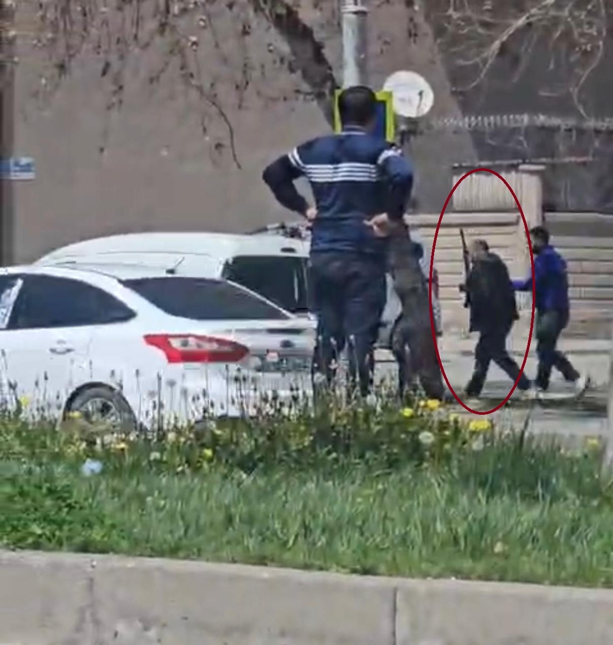 DİYARBAKIR'IN MERKEZ KAYAPINAR İLÇESİNDE İKİ ÜÇ KİŞİ ARASINDA ÇIKAN KAVGADA, 1 KİŞİ SİLAHLA...