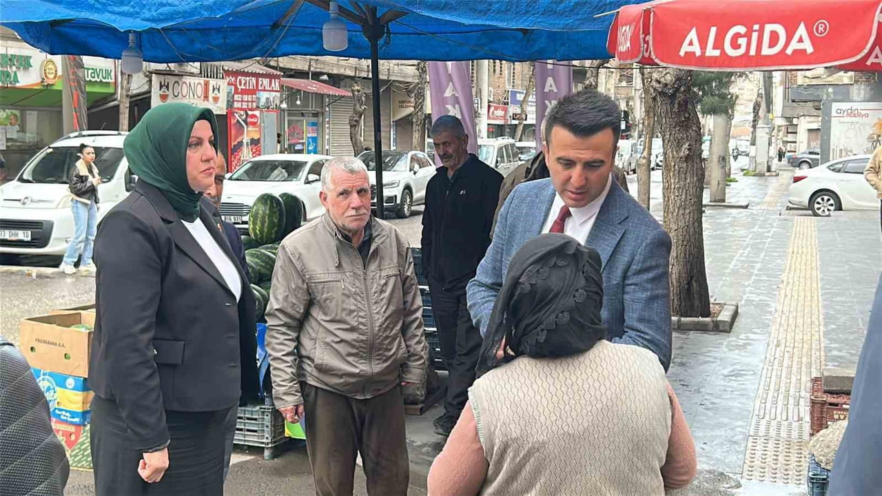 DİYARBAKIR BAĞLAR KAYMAKAMI NECDET ÖZDEMİR, HANE ZİYARETLERİNDE BULUNARAK ESNAFLA BİR ARAYA...