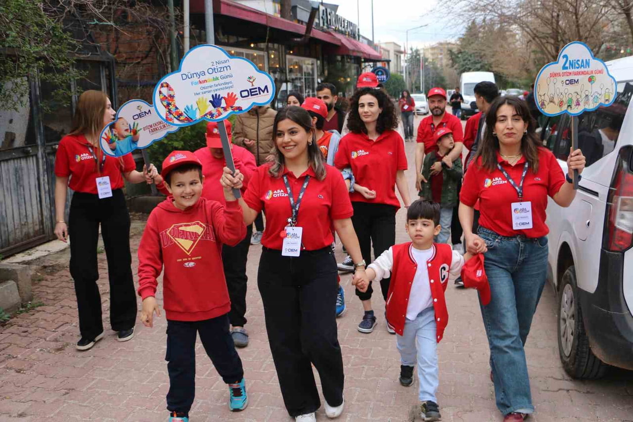 DİYARBAKIR’DA 2 NİSAN DÜNYA OTİZM FARKINDALIK GÜNÜ KAPSAMINDA DÜZENLENEN ETKİNLİKLER FARKINDALIK...