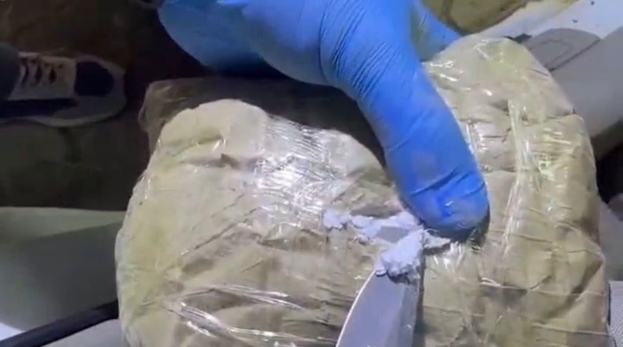 DİYARBAKIR’DA POLİS EKİPLERİNCE DÜZENLENEN OPERASYONLARDA 6 KİLO 660 GRAM KOKAİN ELE...