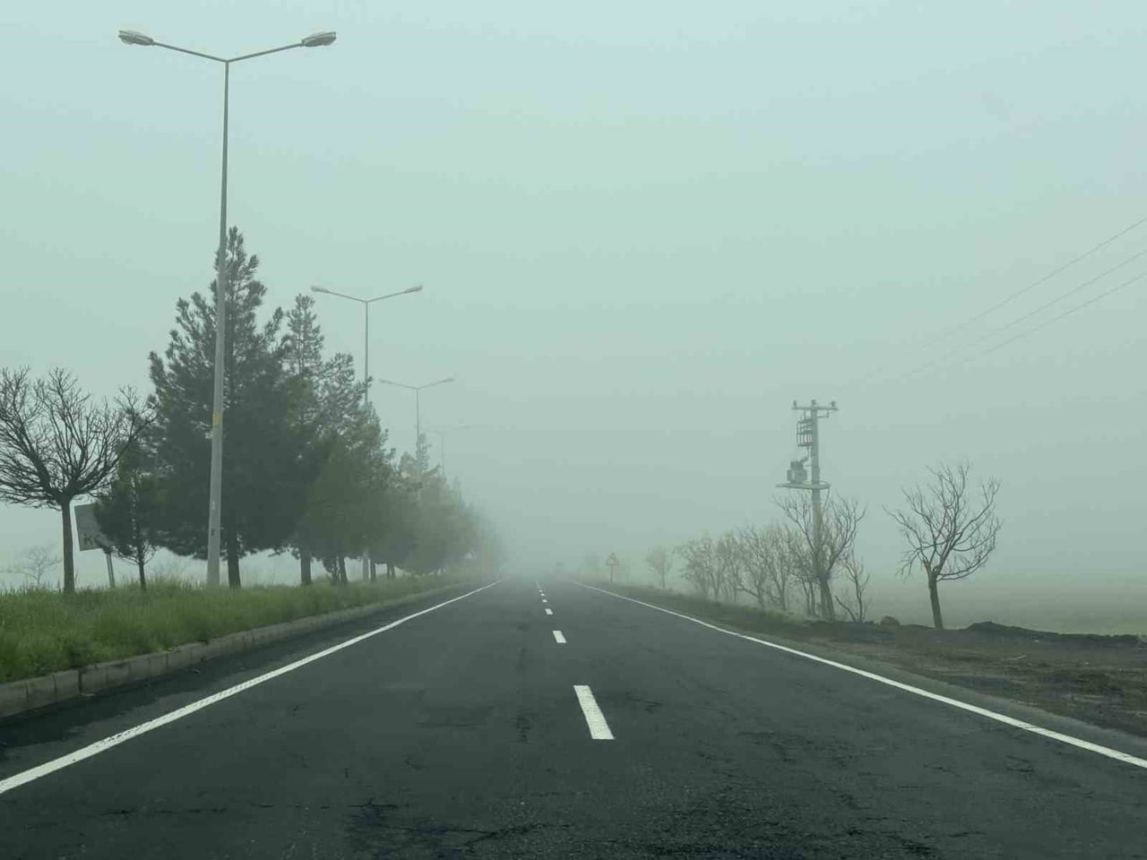 DİYARBAKIR’DA SABAH SAATLERİNDE ETKİLİ OLAN SİSLİ HAVA, ULAŞIMDA AKSAMALARA NEDEN OLDU.
