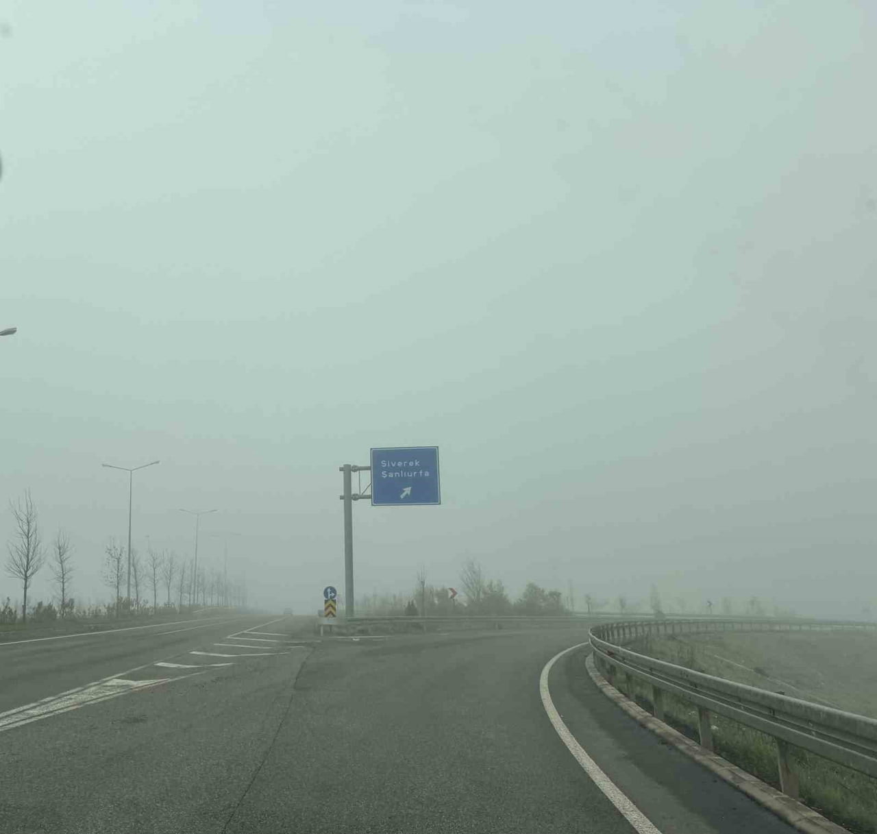 DİYARBAKIR’DA SABAH SAATLERİNDE ETKİLİ OLAN SİSLİ HAVA, ULAŞIMDA AKSAMALARA NEDEN OLDU.