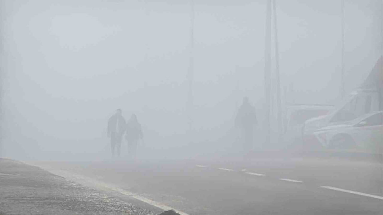 DİYARBAKIR’DA SABAH SAATLERİNDE ETKİLİ OLAN YOĞUN SİS, GÖRÜŞ MESAFESİNİ 20 METREYE KADAR DÜŞÜRDÜ....