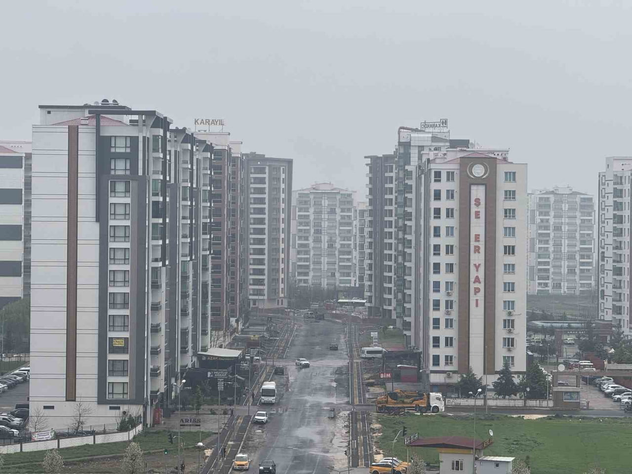 DİYARBAKIR’DA YAŞANAN OLUMSUZ HAVA KOŞULLARI, UÇAK SEFERLERİNDE RÖTAR VE İPTALLERE NEDEN...