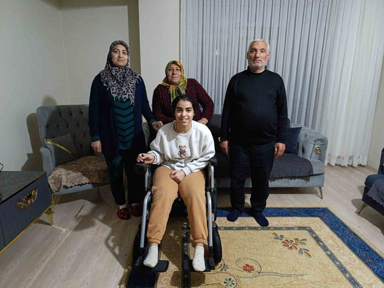 DİYARBAKIR’DA YAŞAYAN FİZİKSEL ENGELLİ SÜMEYYE ALGÜL, SOSYAL MEDYA ÜZERİNDEN ULAŞTIĞI MHP’Lİ...