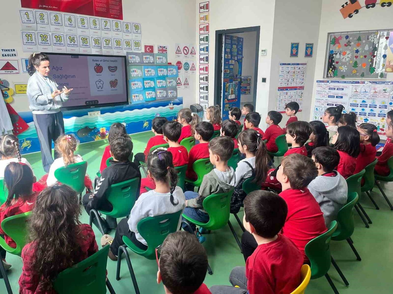 DİYARBAKIR İL SAĞLIK MÜDÜRLÜĞÜ TARAFINDAN YÜRÜTÜLEN ÇALIŞMALAR KAPSAMINDA İL GENELİNDE AĞIZ VE DİŞ...