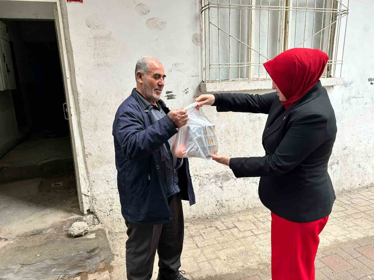 DİYARBAKIR’IN BAĞLAR İLÇESİNE BAĞLI MURADİYE MAHALLESİ’NDE, SOSYAL YARDIMLAŞMA VE DAYANIŞMA VAKFI...