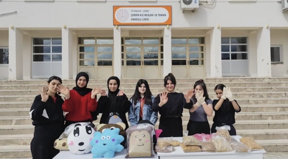 DİYARBAKIR’IN ÇERMİK İLÇESİNDE BULUNAN MESLEKİ TEKNİK KIZ MESLEK LİSESİ İLE KAYSERİ KOCASİNAN...