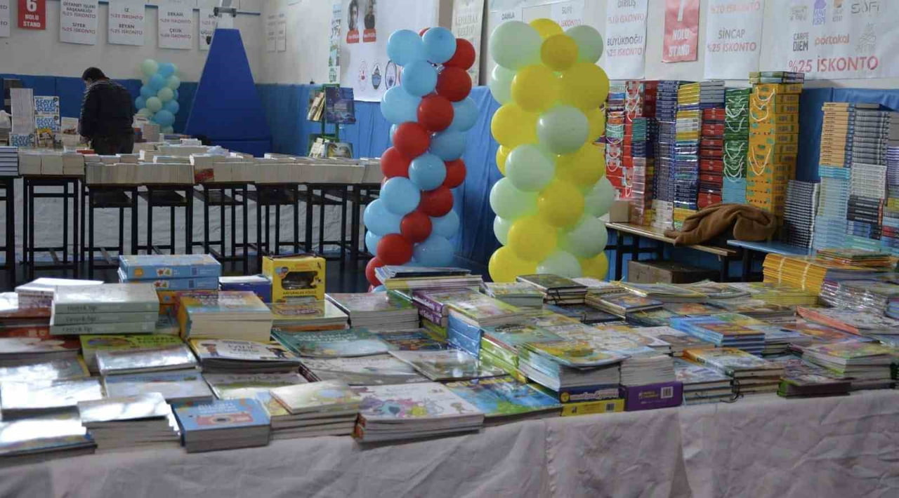 DİYARBAKIR’IN ÇERMİK İLÇESİNDE DÜZENLENECEK OLAN 6. GELENEKSEL KİTAP FUARI İÇİN HAZIRLIKLARA...