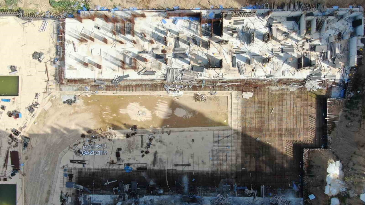 DOSYAYA GİREN DİLEKÇEDE, PROJELERE ORTAKLARDAN HABERSİZ ŞEKİLDE VİLLALAR EKLENDİĞİ VE YARIM KALAN...