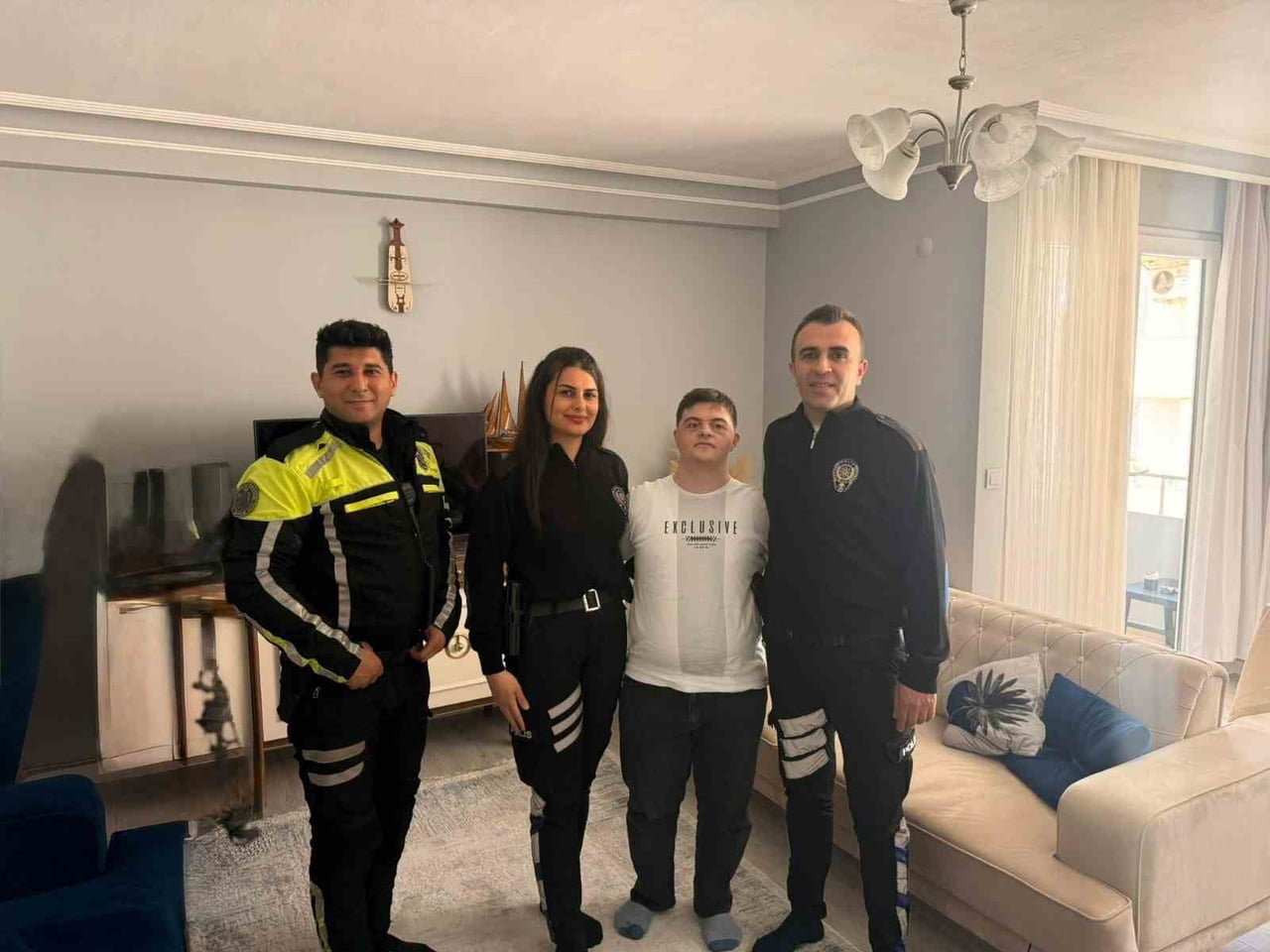 DOWN SENDROMLU OĞLU MELİK GENCER SABUNCU'UN DOĞUM GÜNÜNÜ ÇOK SEVDİĞİ POLİSLERLE BİRLİKTE KUTLAMAK...