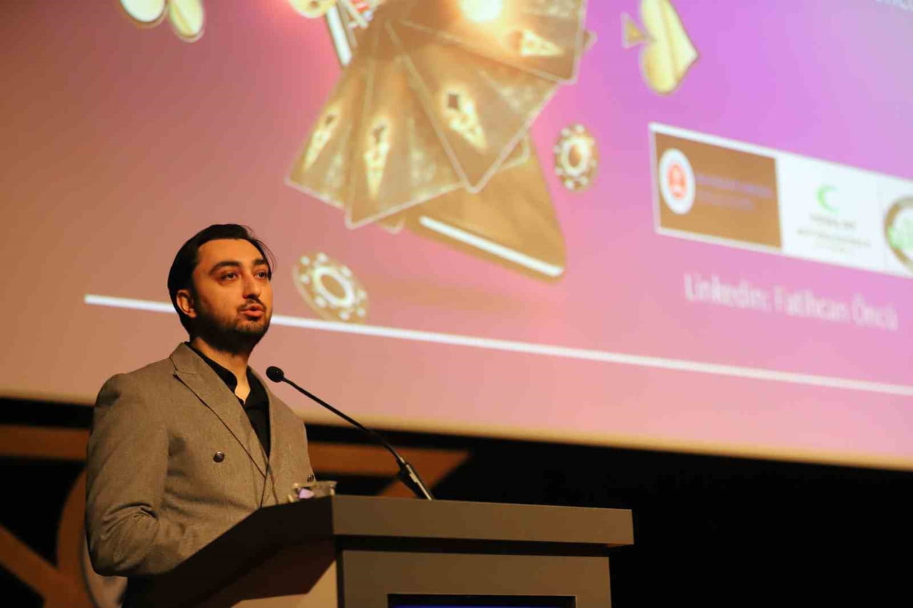 DR. ÖĞRETİM ÜYESİ EREN MURAT DİNÇER