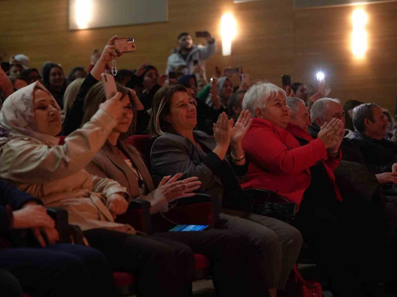 DÜNYA ROMANLAR GÜNÜ, DÜZCE’DE RENKLİ GÖRÜNTÜLERLE COŞKU İLE KUTLANDI.