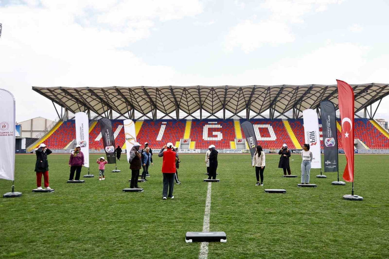DÜNYA SAĞLIK GÜNÜ’NDE “KOŞABİLİYORKEN KOŞ” YÜRÜYÜŞÜNE YOĞUN İLGİ