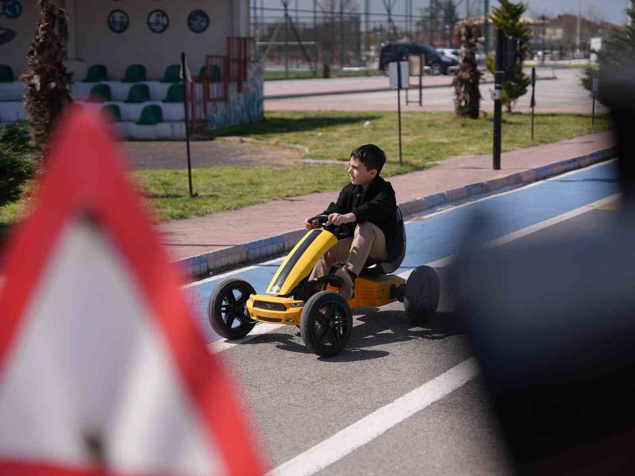 DÜZCE'DE ERKEN YAŞTA TRAFİK BİLİNCİNİN KAZANDIRILMASI AMACIYLA KURULAN TRAFİK EĞİTİM PARKI'NDA...