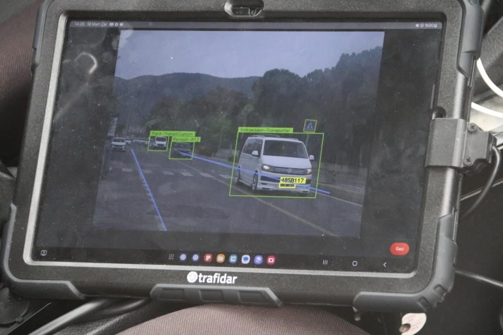 DÜZCE'DE TRAFİK POLİSLERİ TARAFINDAN YAPILAN DENETİMLERDE 9 BİN 647 ARAÇ DENETLENİRKEN BİN 485...