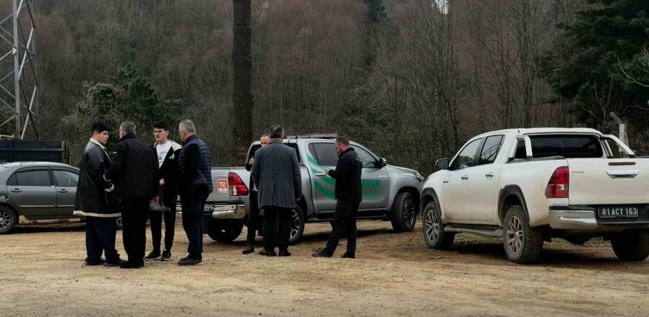 DÜZCE'NİN AKÇAKOCA İLÇESİNDE ORMANLIK ALANDA DOĞALGAZ ANA HATTI ÇALIŞMASI SIRASINDA MEYDANA GELEN...