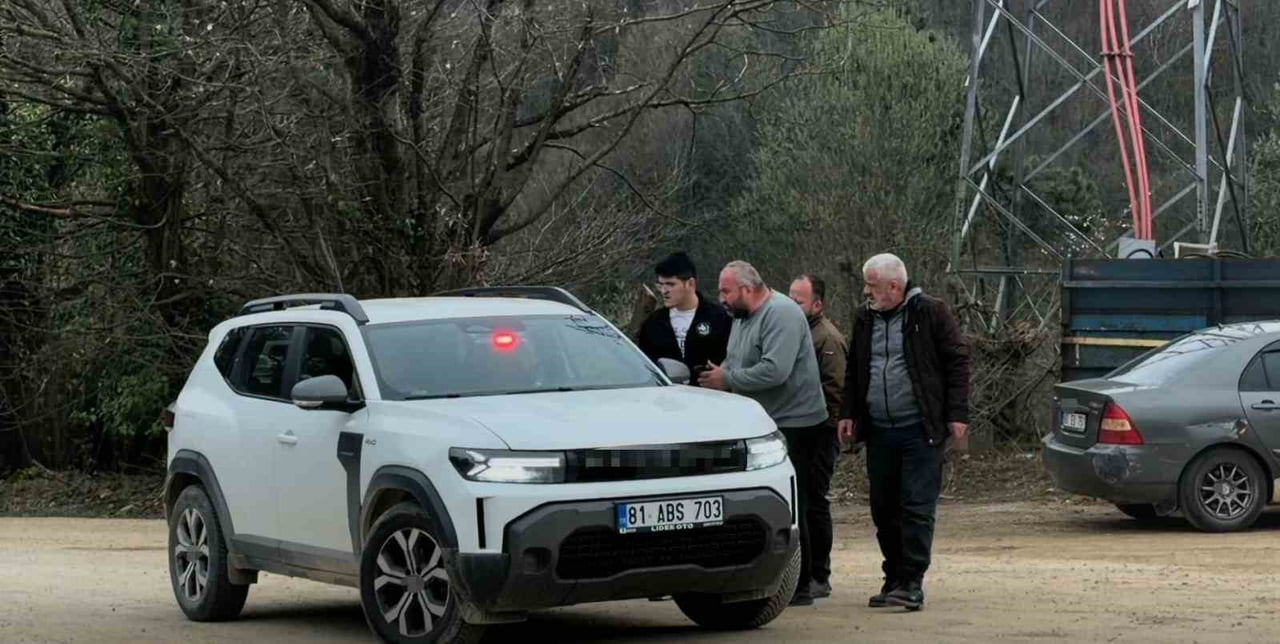 DÜZCE'NİN AKÇAKOCA İLÇESİNDE ORMANLIK ALANDA DOĞALGAZ ANA HATTI ÇALIŞMASI SIRASINDA MEYDANA GELEN...