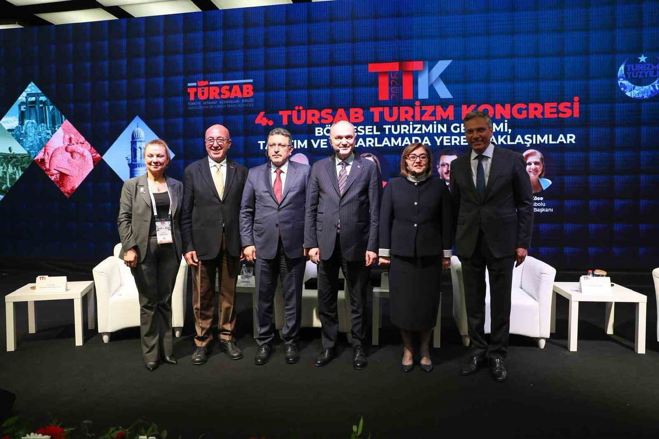 DÜZCE BELEDİYE BAŞKANI DR. FARUK ÖZLÜ, ANTALYA’DA DÜZENLENEN 4. TÜRSAB TURİZM KONGRESİ’NDE TURİZM...