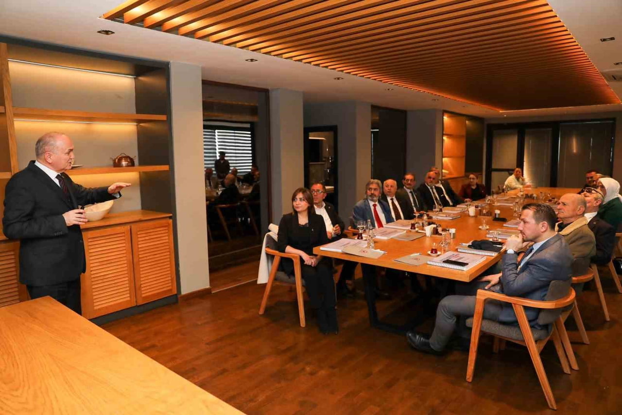 DÜZCE BELEDİYE BAŞKANI DR. FARUK ÖZLÜ, İLDEKİ TÜM SİYASİ PARTİ İL BAŞKANLARIYLA BİR ARAYA GELEREK...