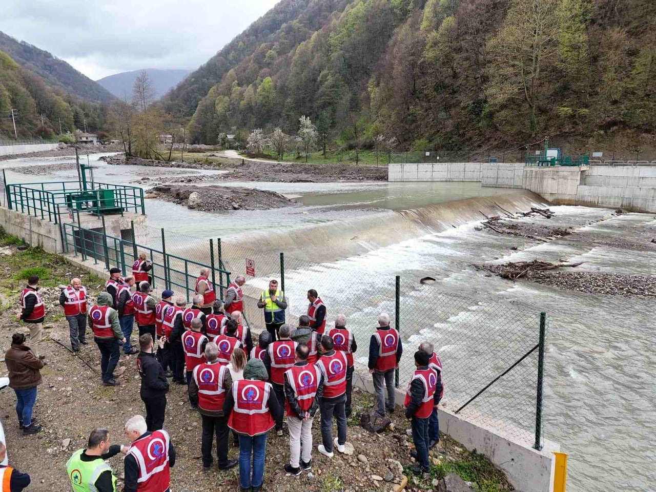 DÜZCE BELEDİYESİ 63 MAHALLE MUHTARININ KATILIMIYLA DÜZENLEDİĞİ İNCELEME GEZİSİNDE, İÇME SUYU...