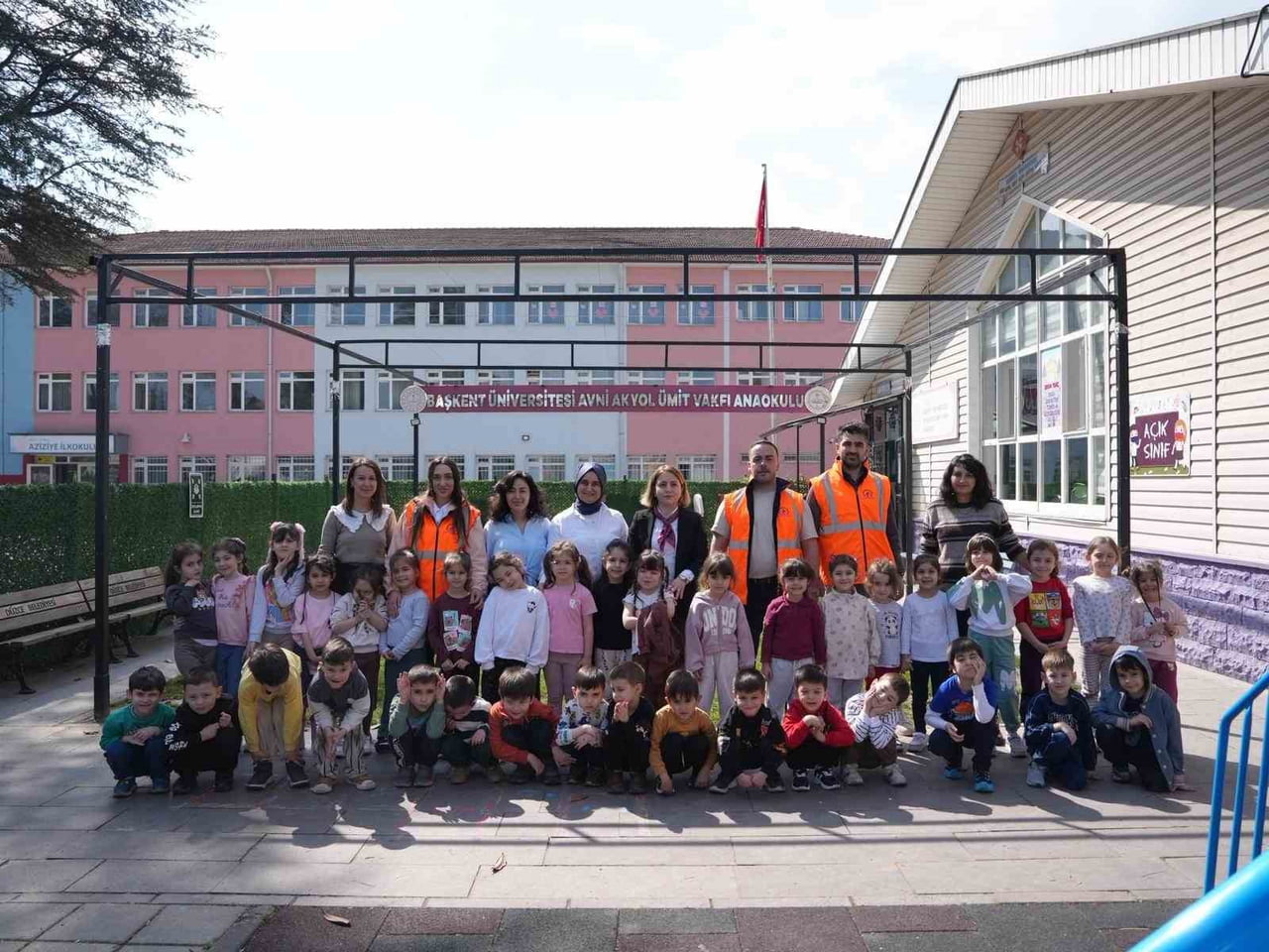 DÜZCE BELEDİYESİ PARK VE BAHÇELER MÜDÜRLÜĞÜ, HAZIRLADIĞI PROJE KAPSAMINDA ÇOCUKLARA PARK VE YEŞİL...
