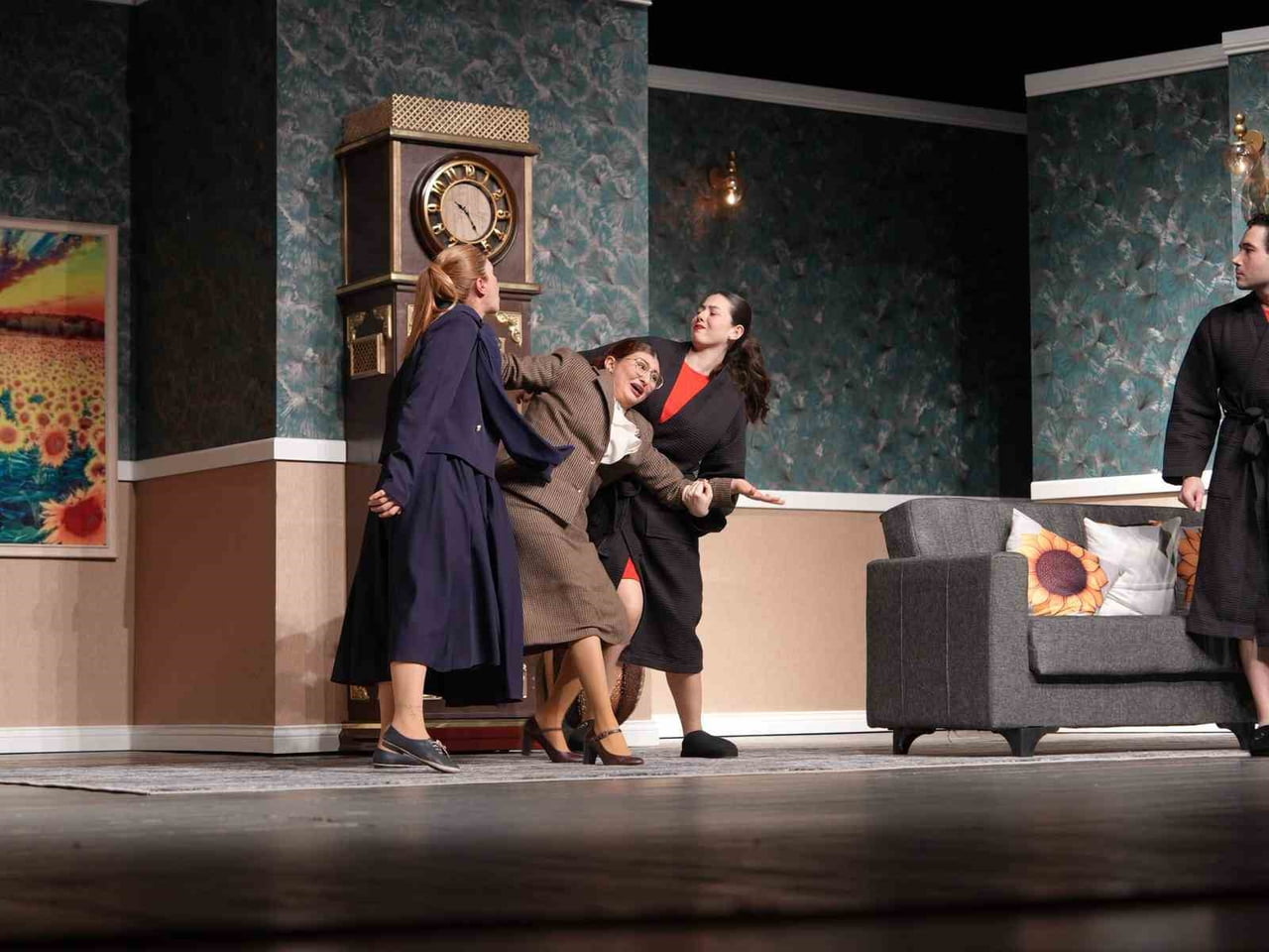 DÜZCE BELEDİYESİ ŞEHİR TİYATROLARI SEZONU AÇTI. PRÖMİYER GECESİ DÜZENLENEN BUGÜN GİT, YARIN GEL...