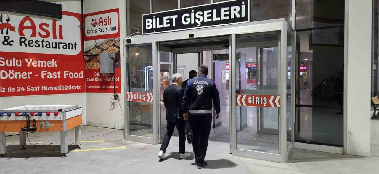 DÜZCE BELEDİYESİ ZABITA MÜDÜRLÜĞÜ İLE İL SAĞLIK MÜDÜRLÜĞÜ EKİPLERİ TARAFINDAN ŞEHİRLERARASI OTOBÜS...