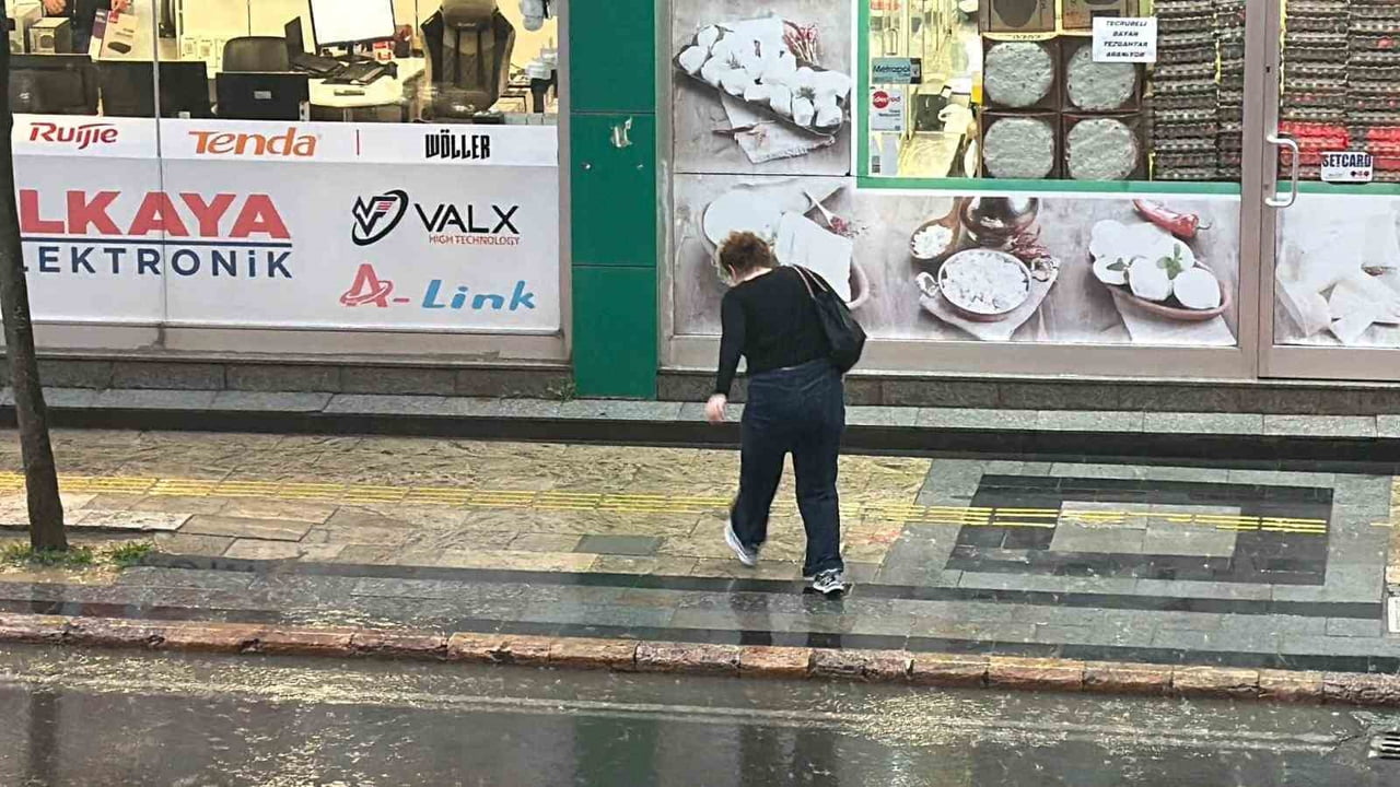 DÜZCE’DE GÜNE AÇIK VE GÜNEŞLİ BİR HAVA İLE BAŞLAYAN VATANDAŞLAR, AKŞAM SAATLERİNE DOĞRU ANİDEN...