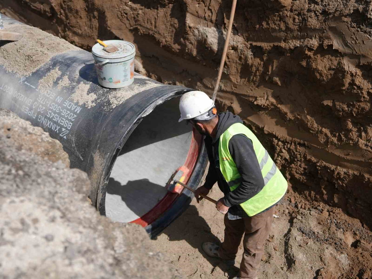 DÜZCE’DE İÇME SUYU ŞEBEKESİNİN YENİLENMESİ AMACIYLA BEYKÖY YOLU VE ŞIRALIK MAHALLESİ’NDE...