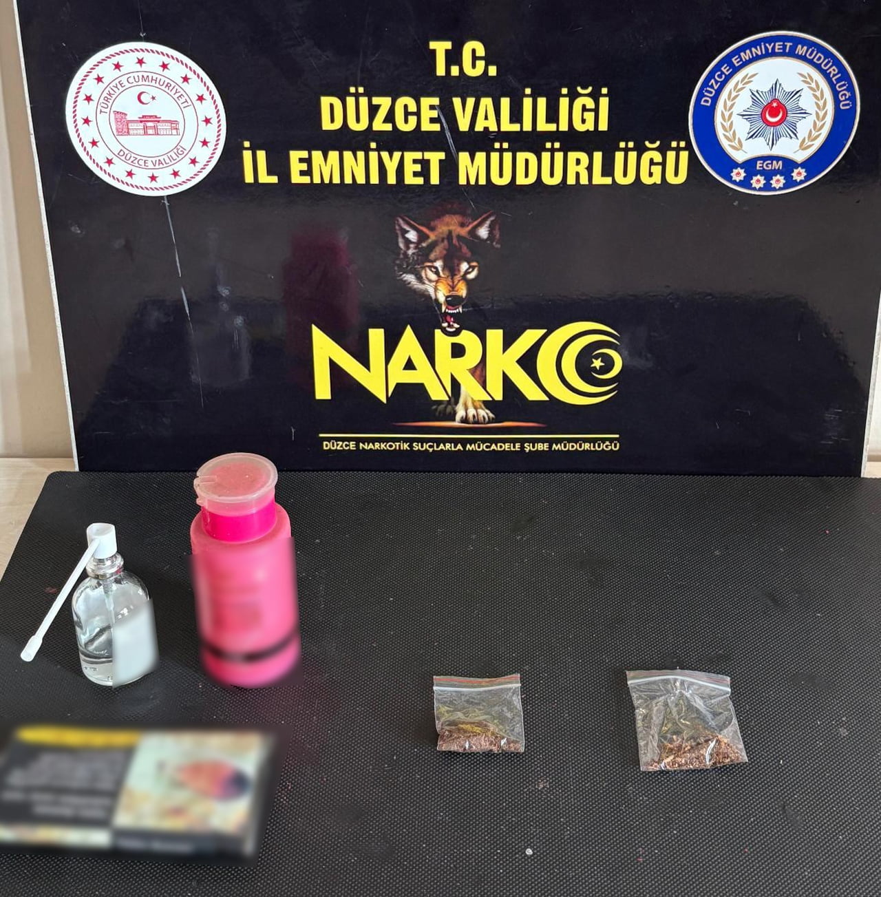 DÜZCE’DE POLİS EKİPLERİ TARAFINDAN UYUŞTURUCU İLE MÜCADELE KAPSAMINDA GERÇEKLEŞTİRİLEN OPERASYONDA...