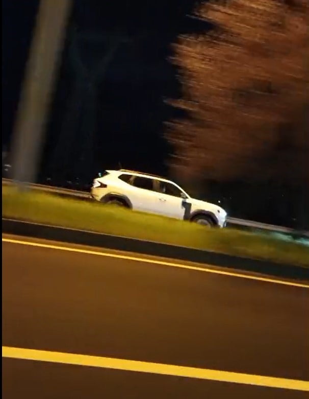 DÜZCE’DE TERSTEN GİDEN OTOMOBİL SÜRÜCÜ TRAFİKTE TERÖR ESTİRDİ. TÜM UYARILARA RAĞMEN AŞIRI HIZ...