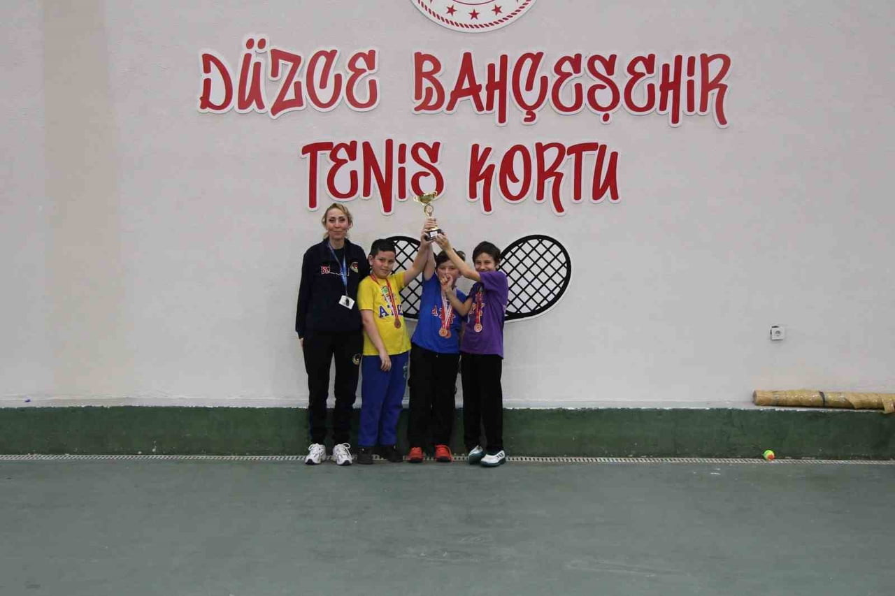 DÜZCE GENÇLİK VE SPOR İL MÜDÜRLÜĞÜ TARAFINDAN ORGANİZE EDİLEN 2025-2026 OKUL SPORLARI MİNİKLER...