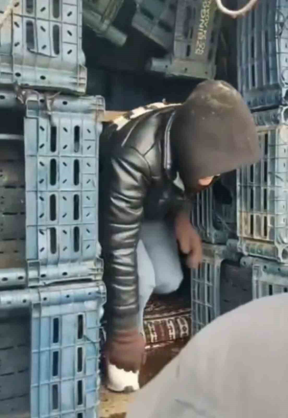 DÜZCE JANDARMA EKİPLERİNİN GÖÇMEN KAÇAKÇILIĞIYLA MÜCADELESİ SÜRÜYOR. YASA DIŞI YOLLARDAN YURDA...