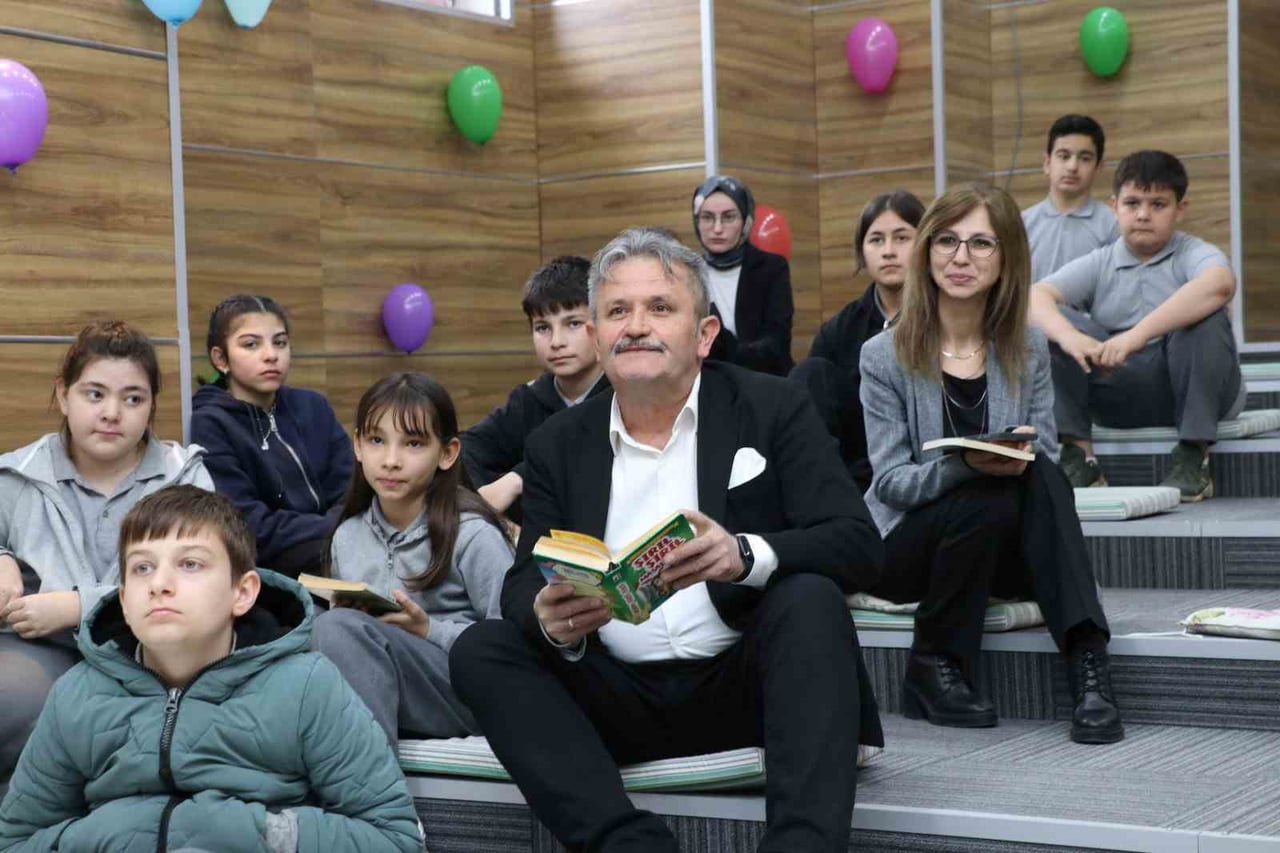 DÜZCE’NİN CUMAYERİ İLÇESİNDE DÜZENLENEN “FARKINDALIK OKUMASI” ETKİNLİĞİNDE PROTOKOL ÜYELERİ VE...