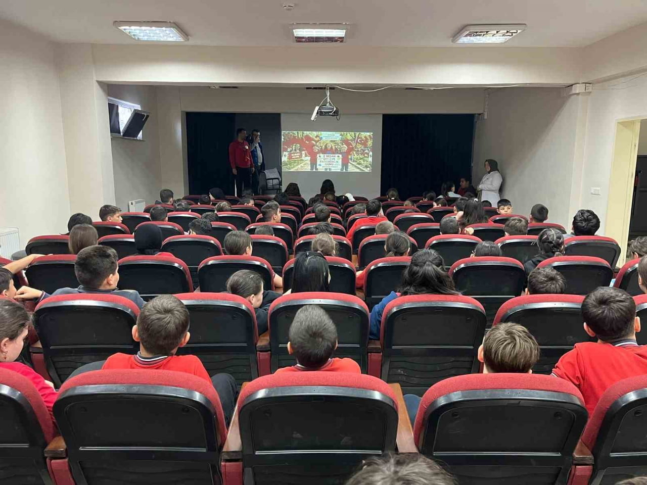 DÜZCE ÜNİVERSİTESİ EĞİTİM FAKÜLTESİ ÖZEL EĞİTİM ÖĞRETMENLİĞİ BÖLÜMÜ TARAFINDAN 2 NİSAN OTİZM...