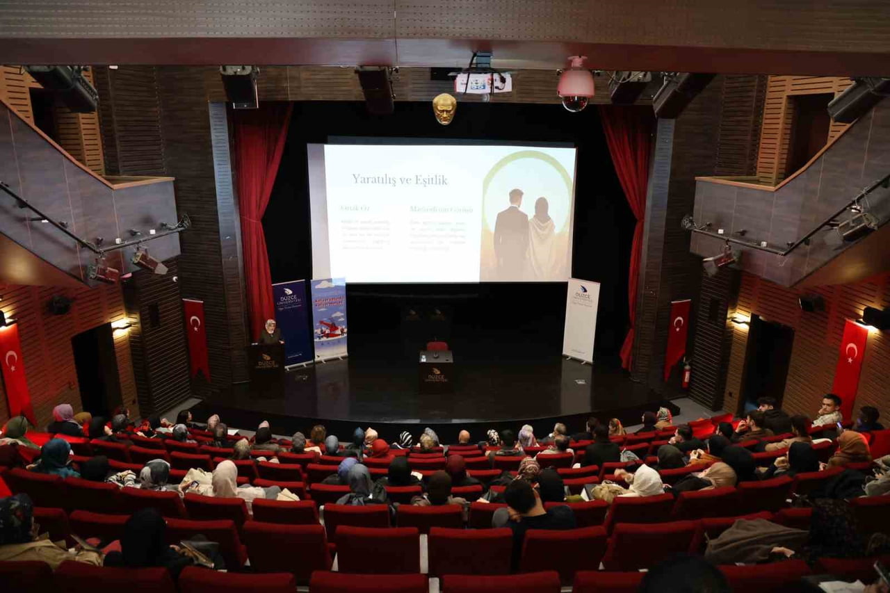 DÜZCE ÜNİVERSİTESİ İLAHİYAT FAKÜLTESİ İLE KARİYER GELİŞTİRME VE MEZUN İZLEME UYGULAMA VE ARAŞTIRMA...